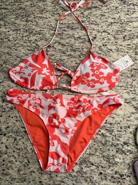 NWT Billabong Women’s Pink & Coral Floral Triangle Bikini Set